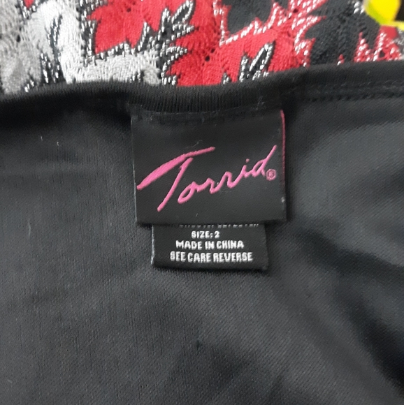 Torrid Metallic Chevron Pattern Top 2X Bla… - Picture 5 of 7